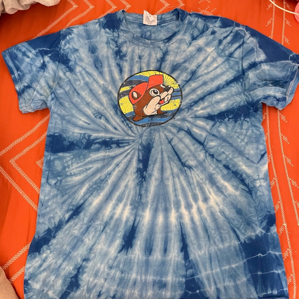 really cute buc-ees shirt!